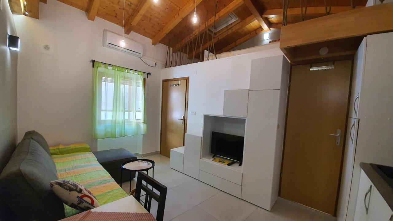Franceska Apartmani Cres Exterior photo